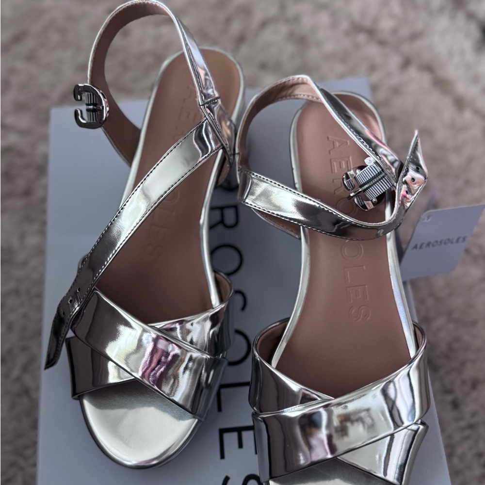 AEROSOLES Women's Metallic Silver Sandals